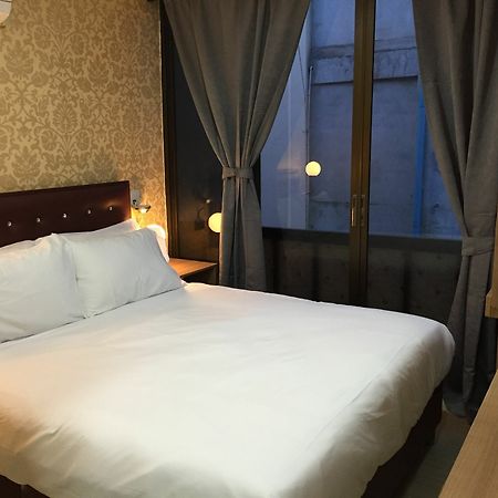 Harrys Suite Hotel Bangkok Exterior photo