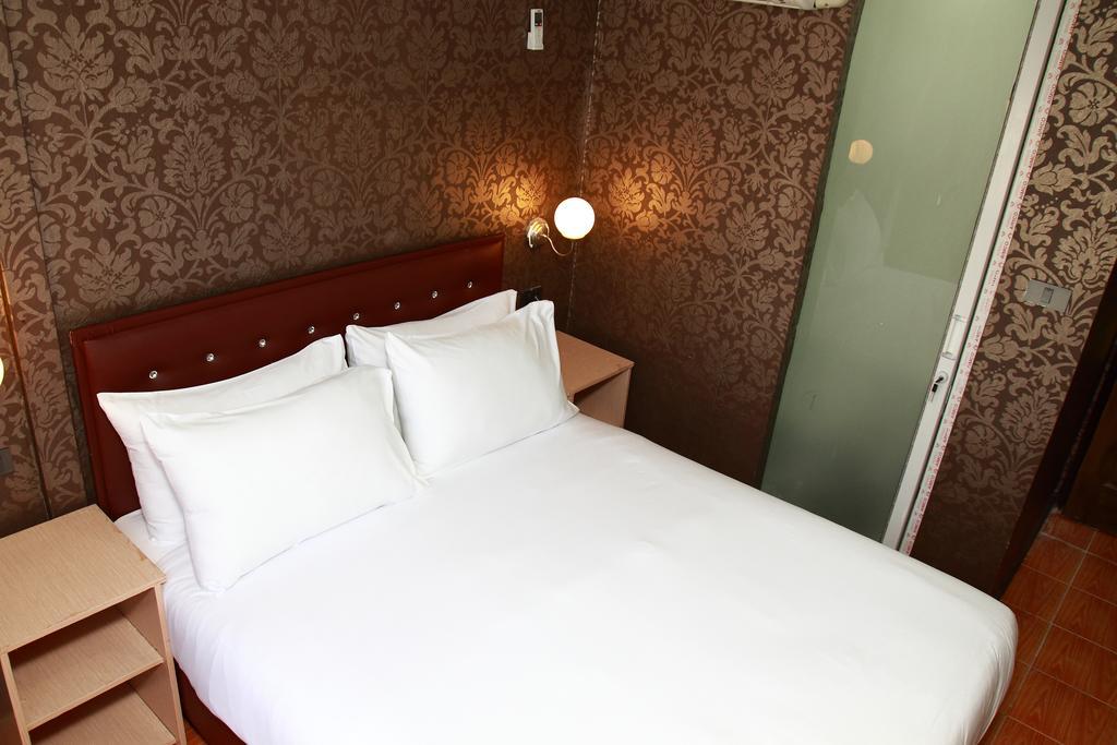 Harrys Suite Hotel Bangkok Room photo