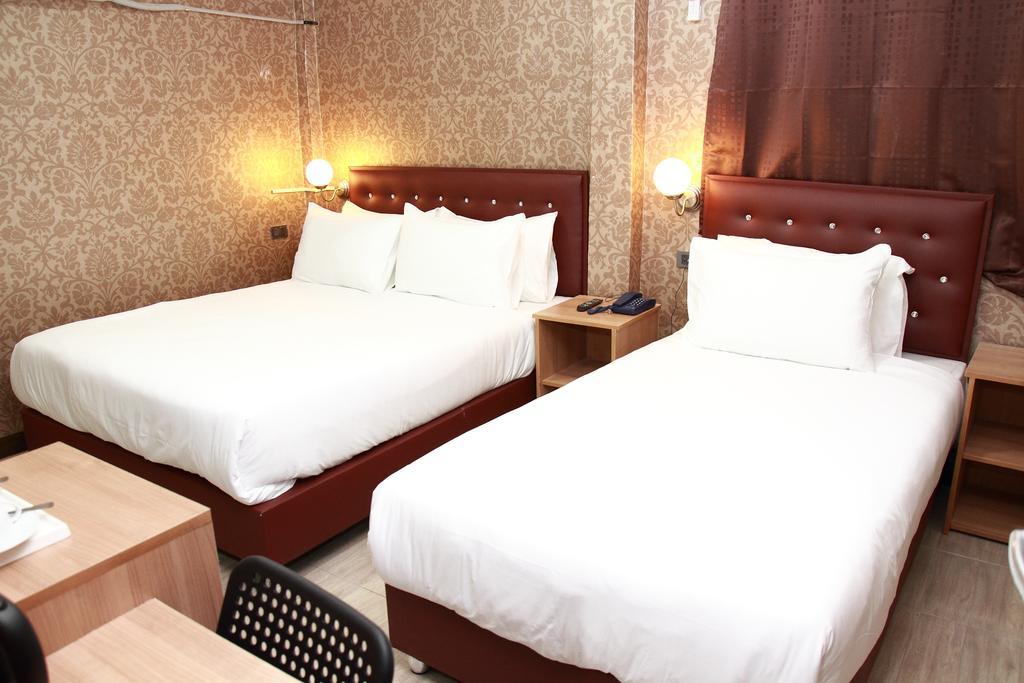Harrys Suite Hotel Bangkok Room photo