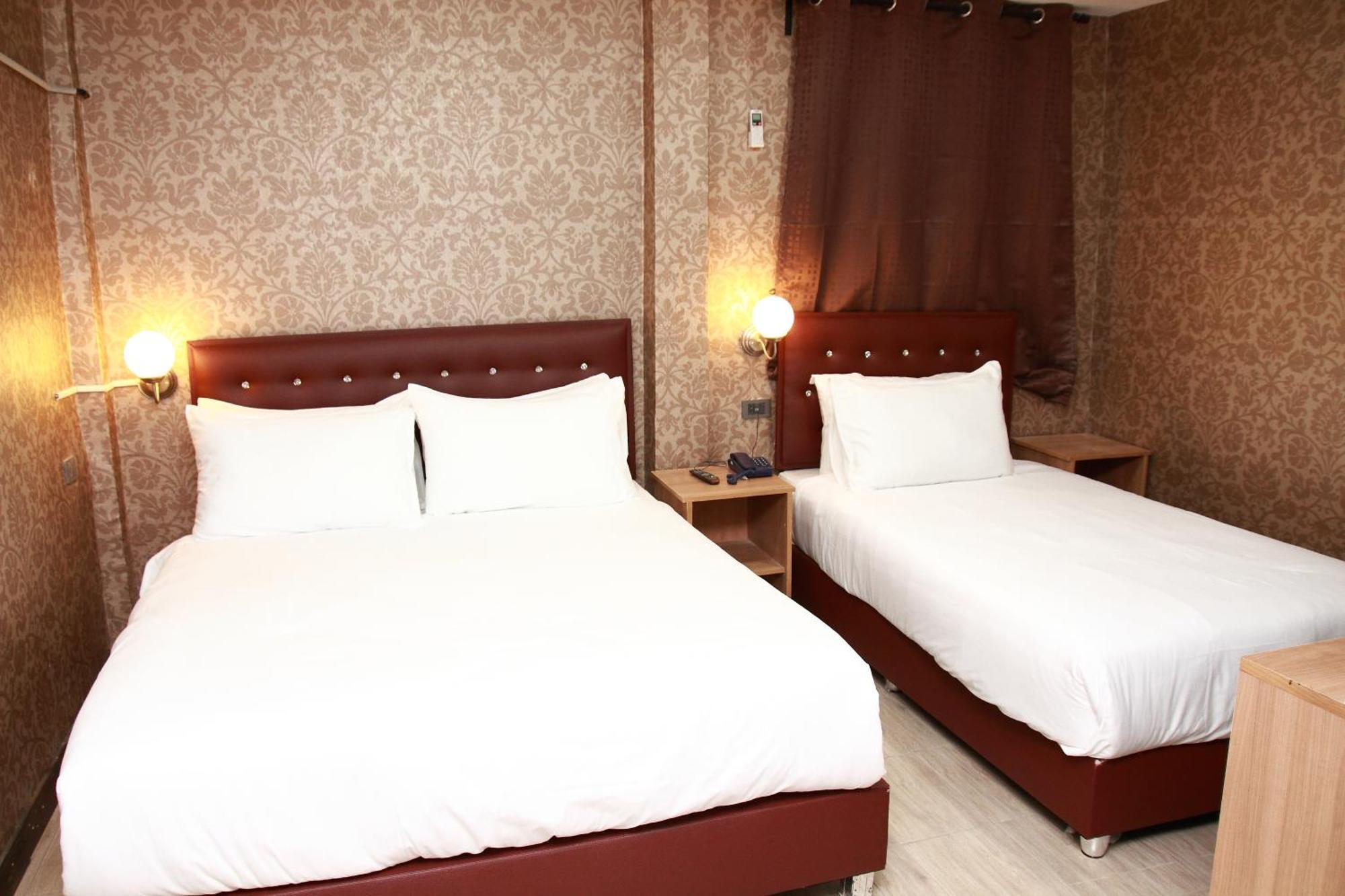 Harrys Suite Hotel Bangkok Exterior photo